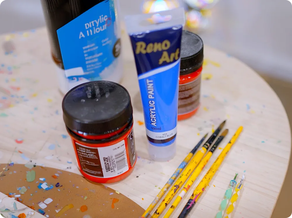 Paints and brushes for finishing a moonlight frame