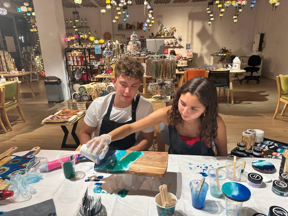 Resin art making at Art Masterclass